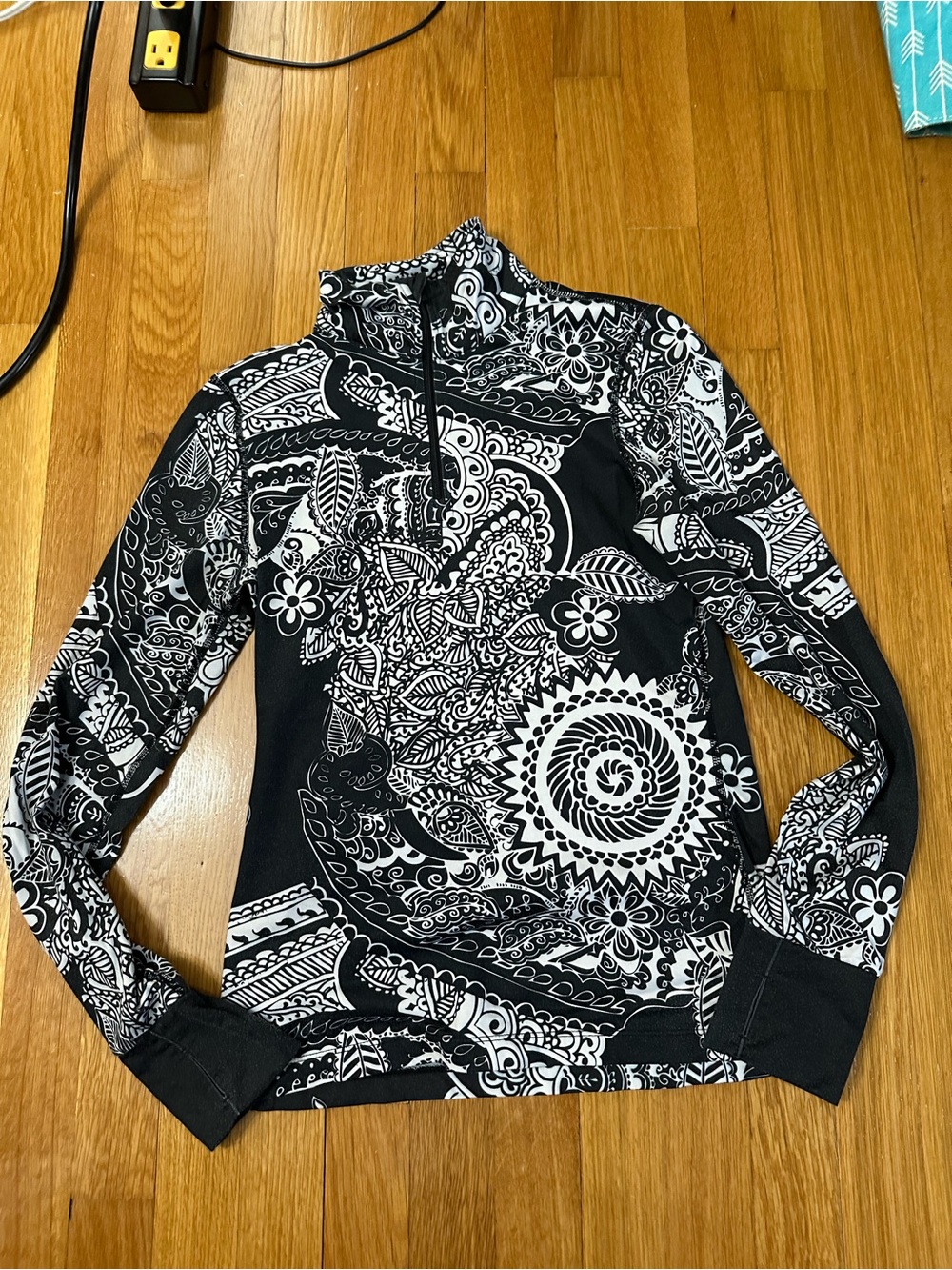 Athleta Black and White Paisley 1/4 Zip Size Large